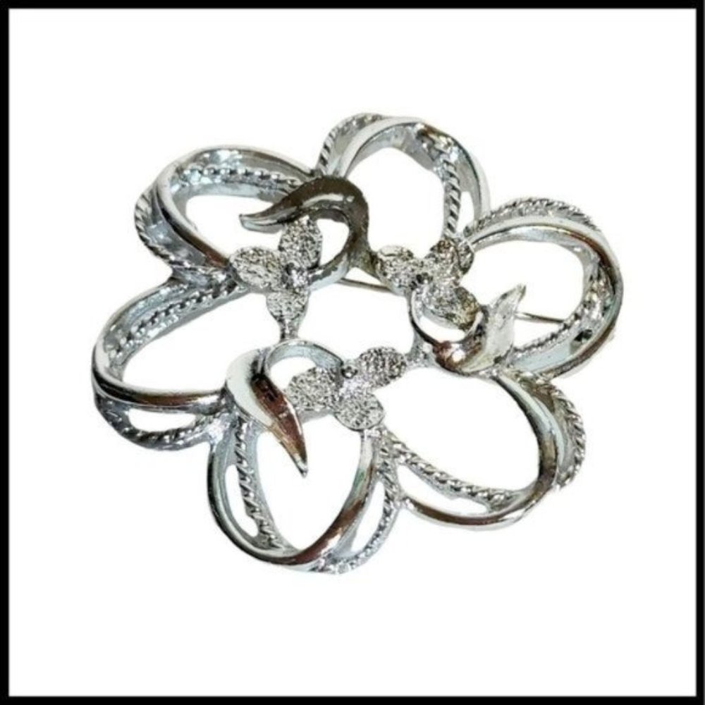 Vintage Sarah Coventry Signed Silver Tone Flower‎ Pin Brooch